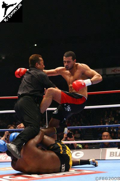 Ernesto hoost, alistair overeem en remy bonjasky praten over de titanenstrijd tussen badr hari en rico verhoeven. Article - Bonjasky Wins K-1 World GP; Hari Loses It | K ...