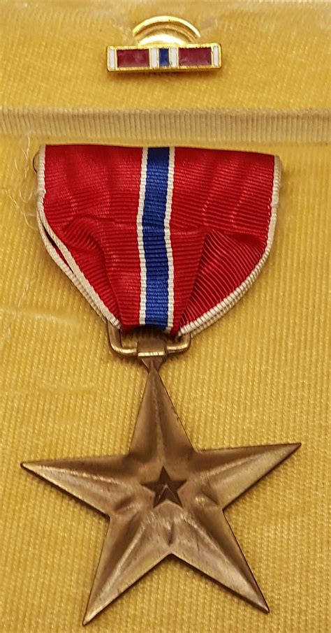 World War Ii Bronze Star Medal And Slot Brooch Ribbon Bar La
