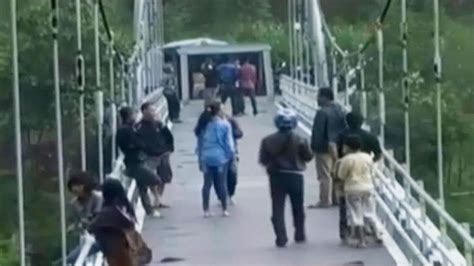 Segmen Liburan Akhir Tahun Hingga Jembatan Ambruk Di Madura News