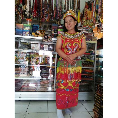 Ada lagi yang harus diperhatikan yakni desain baju. 38 Desain Baju Adat Dayak | Desaprojek
