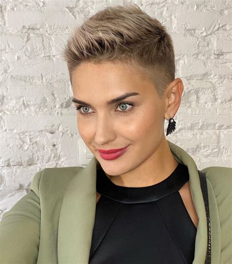23 Edgy Short Haircuts For Women Wanting A Bold New Style In 2021 Really Short Haircuts Short