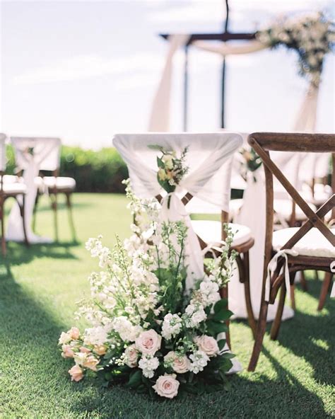 Romancing The Aisle Flowering A Ceremony Aisle Makes For A Romantic