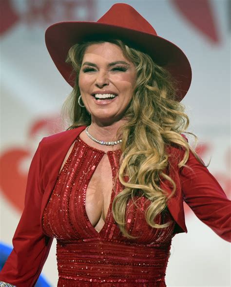 (c) 2002 mercury records lyrics: Shania Twain - Go Red For Women Red Dress Collection 2020 ...