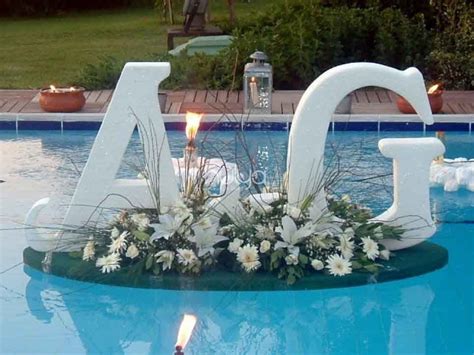 In this playlist you will get the idea of how to create floating flowers decoration for glass bowl. Pool Decor Ideawith Initials | Casamento na piscina ...