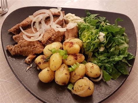 Klassische Bratheringe Mit Knusprigen Bratkartoffeln Von Geschmacklich