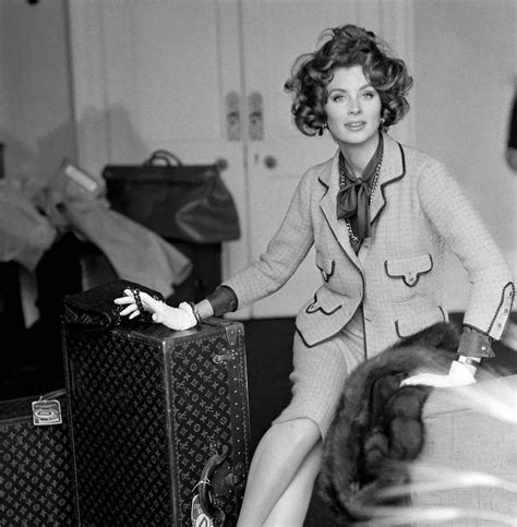 Suzy Parker In Vogue For Chanel Et Vuitton Photographed By Henry