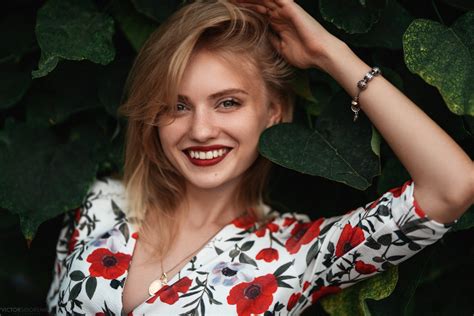 X Blonde Girl Smile Model Lipstick Woman Face Wallpaper