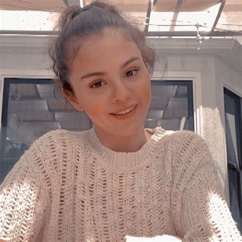Selena Gomez Pfp