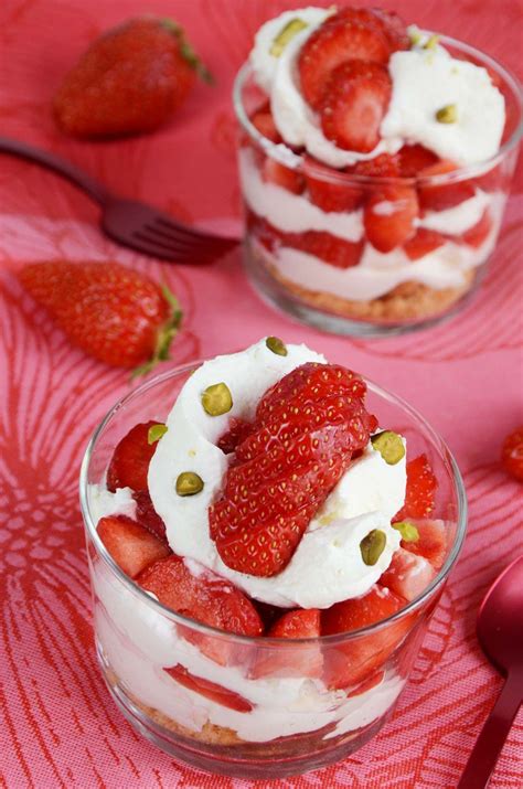 Trifle aux fraises Recette Gâteau fraise sans cuisson Trifle Délicieux desserts