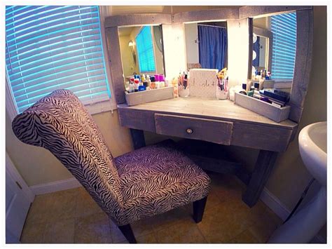 Diy Corner Vanity Table The Bathroom Is Pretty Narrow So I Wanted A