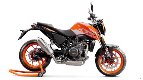 Its high ground clearance of 192mm would prevent obstacles such as pebbles, sheets of water, or bumps from hitting the underside. KTM Duke 690 Price, Mileage, Specs And Images | RGB Bikes