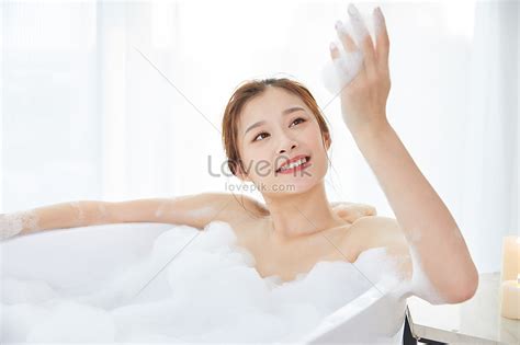 female lying in the bathtub and taking a bubble bath picture and hd photos free download on