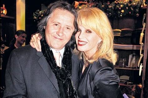 When did jane lumley die? Joanna Lumley knew she should be with husband Stephen ...