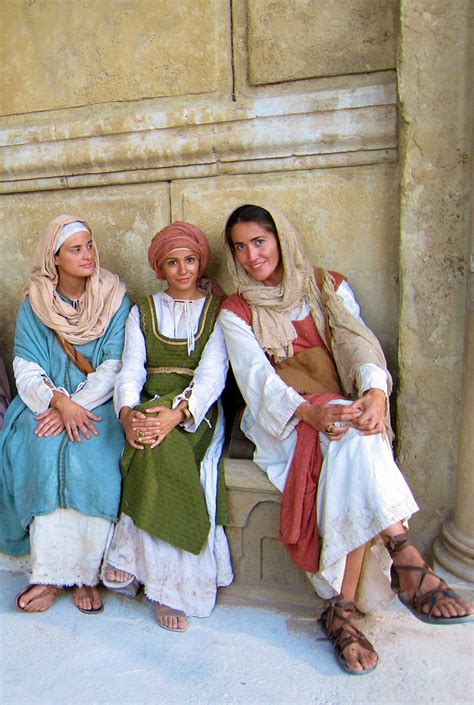무료 이미지 사람들 어린이 교회에 의류 성경 영적인 종교적인 가족 드레스 여자들 복장 중세 이스라엘