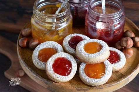 Lightly floured baking sheets and bake in moderate oven (350 degrees) for 10 to 12 minutes. Linzer Cookies | Whipped shortbread cookies, Linzer cookies, Austrian recipes