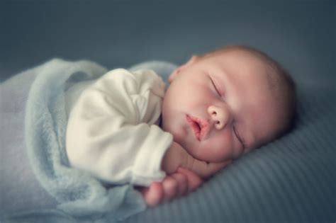 نوم الرضيع في الشهر الأول