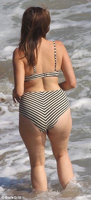 Ricki Lee Coulter Showcases Her Sexy Curves In High Waisted Striped Bikini Daily Mail Online
