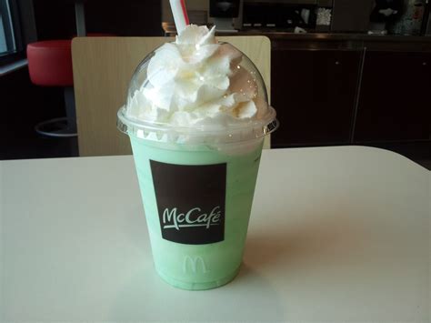 Chocolate Shamrock Shakes At Mcdonalds Are Officially On The Menu In