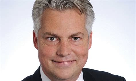 The court therefore imposed a fine of 176. Ex-Julius-Bär-Banker soll das Wachstum bei M.M. Warburg ...
