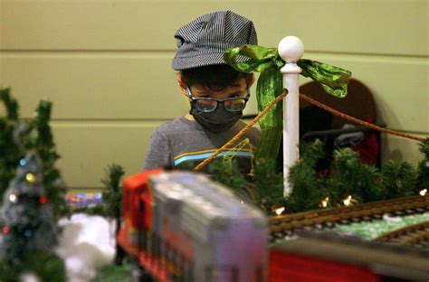 In Photos Holiday Train Show Delights Visitors In Fairfield