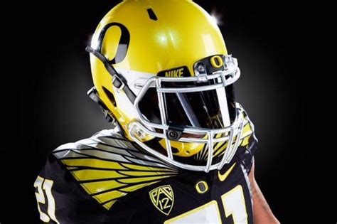 Oregon Ducks Uniforms Black And Yellow With New Helmet Against Eastern