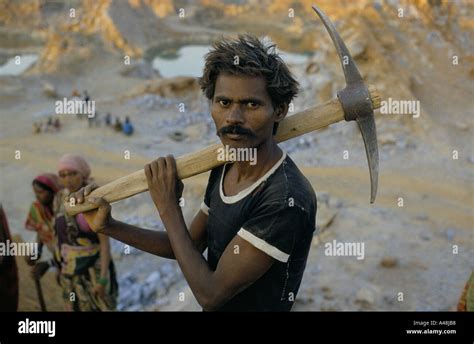 Slave Labour Hi Res Stock Photography And Images Alamy