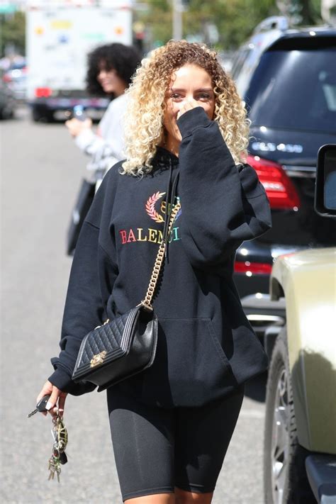 Jena frumes is one of the popular instagram models and influencers which has attracted over 3.8 million followers in her instagram account. JENA FRUMES Out Shops in Beverly Hills 03/20/2019 - HawtCelebs