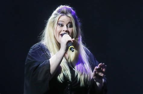 She sings both in english and in hungarian. Döbbenetes fogyásnak indult Király Linda! Kiderült, mi ...