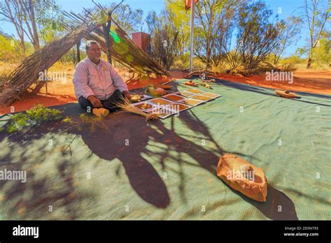Aboriginal Guide Kings Canyon Australia Hi Res Stock Photography And