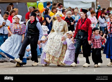 Dutch People In Ethnic Dress In Holland Michigan Usa Stock Photo