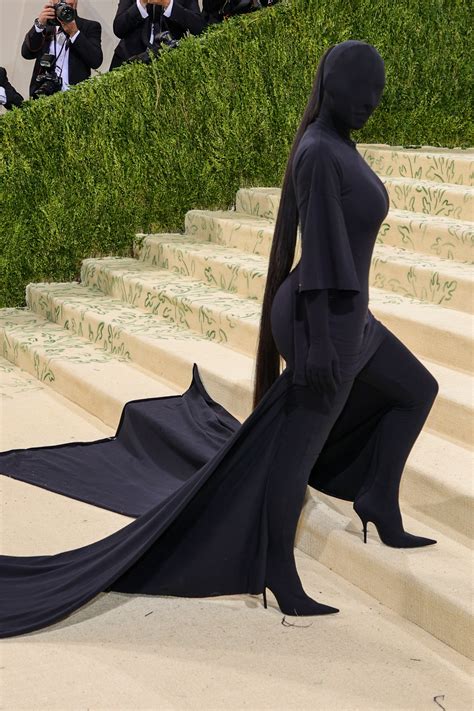 Kim Kardashian Llevó A La Met Gala 2021 Un Look Diseñado Por Kanye West Vogue