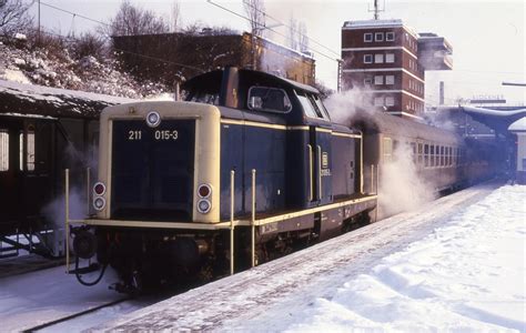 Schneeräumung auf zufahrten, gehwegen und treppen winterdienst. Harter Winterdienst am 13.1.1987 für 211015 im ...