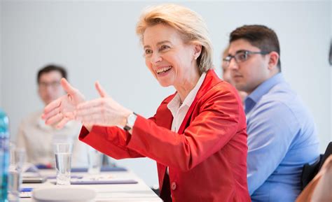 İşin ilginç tarafı, von der leyen'in seçilmesini bizzat fransa cumhurbaşkanı emmanuel macron sağladı. Konrad-Adenauer-Stiftung - detail