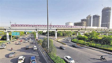 Greater Noida 5 Vehicles Sped Every Two Minutes On Yamuna Expressway