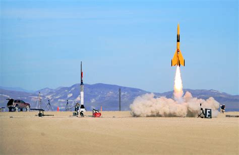 File:Rocket.jpg - Wikipedia