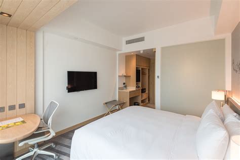 Hotel Review Hilton Garden Inn Singapore Serangoon King Deluxe Room With Balcony — The