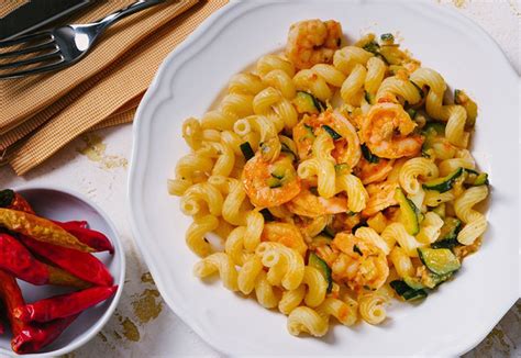 Check spelling or type a new query. Ricetta Pasta al curry zucchine e gamberetti - La ricetta ...