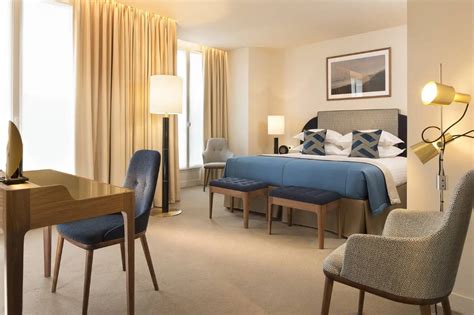 Designer Luxury Modern Hotel Bedroom Furniture Set 5 Starking Size 5