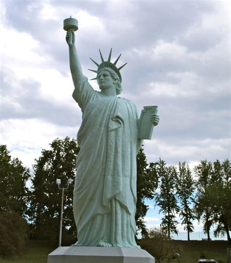 Statue of Liberty Replica in Brooklyn Museum Parking Lot | The Worley Gig