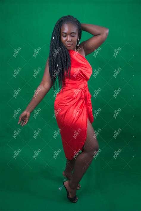 Belle Femme Africaine En Train De Danser Photo 806 Jolixi Banque