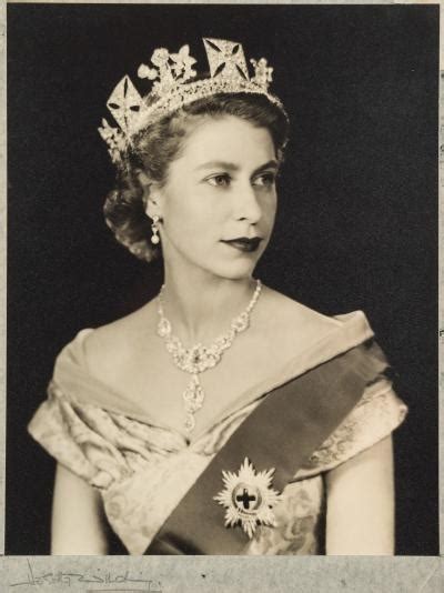 Queen elizabeth ii/ red portrait 4. Wilding Dorothy | Queen Elizabeth II (1952) | MutualArt