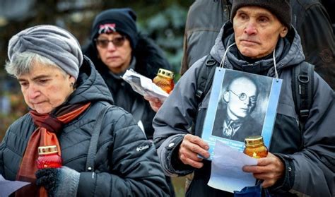 Russians Remember Victims Of Stalins Terror