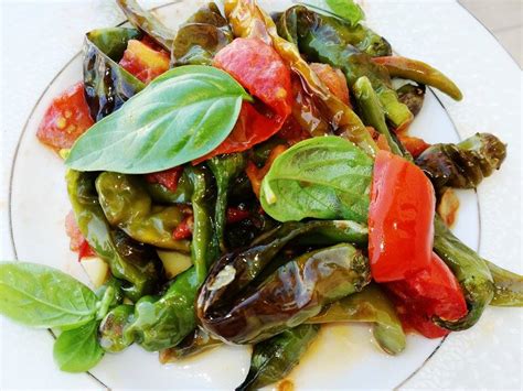 Per spellarli in pochi minuti, ecco quanto sono buoni i peperoni arrostiti? PEPERONCINI VERDI IN PADELLA | Cucina e non solo