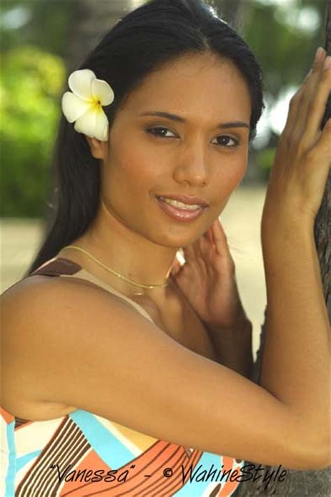 Beautiful Hawaiian Bikini Girls From The Islands Of Hawaii Featuring