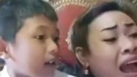 Viral Emak Emak Ngegas Ajari Anak Menghafal Pancasila Citizen6