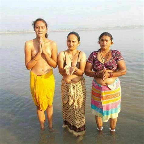 3 Indian Women Bathing In The River Cuteboob Pinterest Desi Bhabi Tamil
