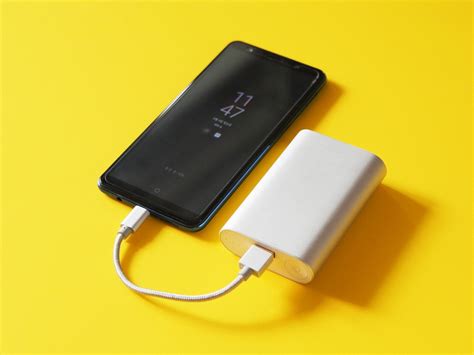 Laptop opladen met een powerbank geen geklungel meer met lange draden of zoeken naar een stopcontact. Powerbank gleichzeitig entladen und laden - Powerbank-Guru.de