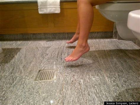 Jessica Simpson Tweets Barefoot Bathroom Photo And Looks Extremely