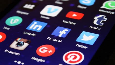 Media Sosial Pengertian Fungsi Dampak Jenis Contoh
