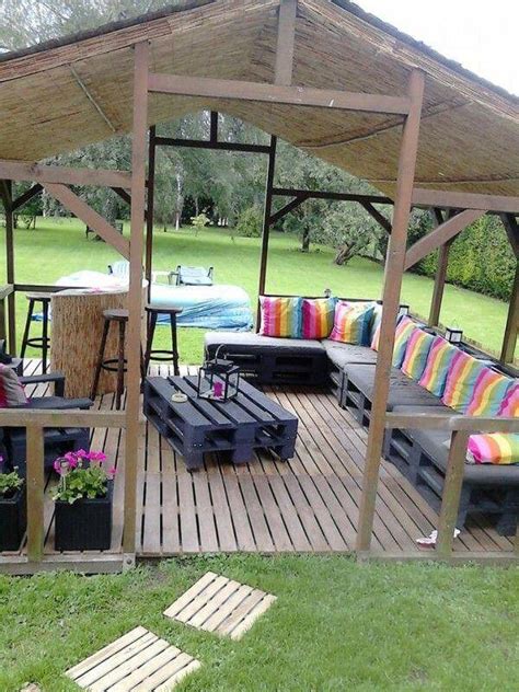 Its natural appearance will beautifully flow with the backyard's surrounding. 15 DIY Outdoor Pallet Sofa Ideas | DIY and Crafts